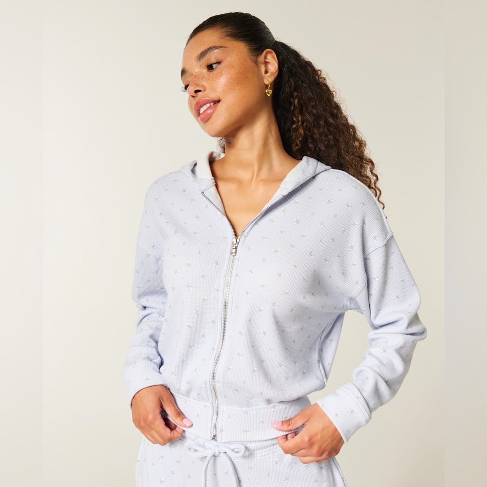 🆕 Women’s Always Cozy Relaxed Fit Blue Floral Waffle Zip-Up Hoodie
